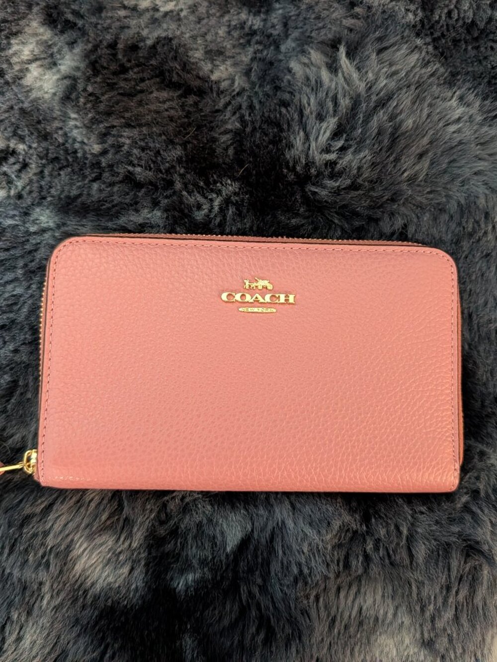Coach Medium Leather ID Zip Wallet, style C4124, in Gold/Powder Pink